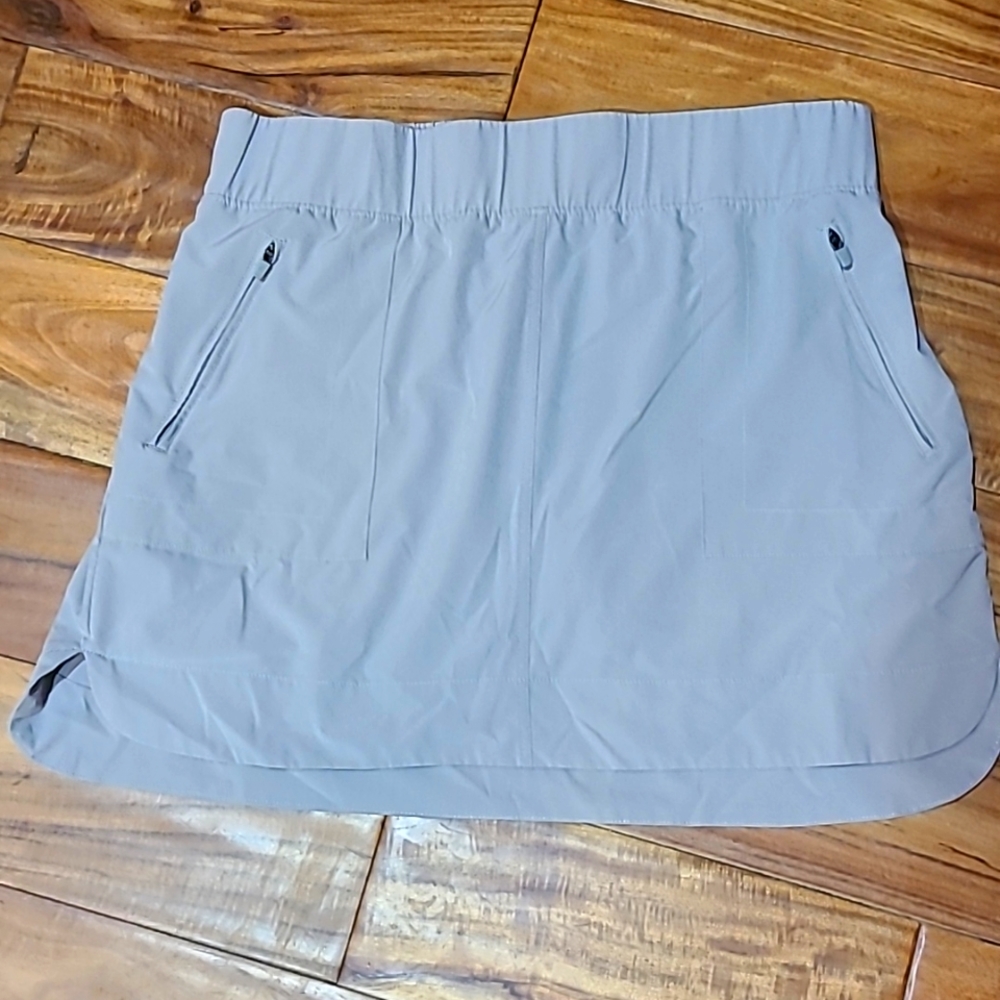 Gray light weight skort